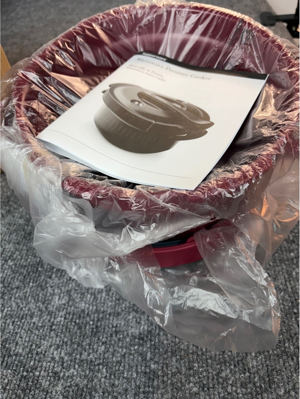 NEW Tupperware Microwave Pressure Cooker 3 Qt 7643A-2 Cranberry w/ Instructions